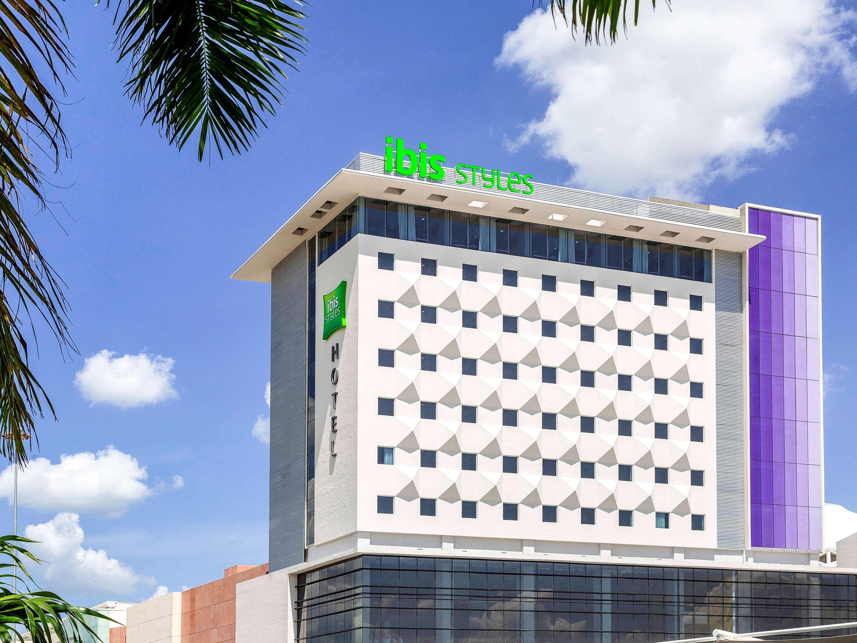 Ibis Styles Merida Galerias Exterior photo